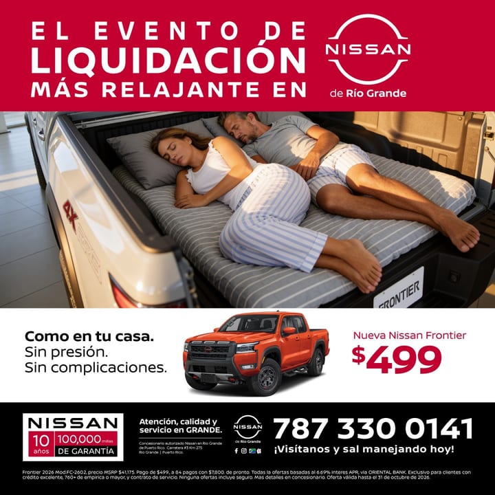El evento de liquidación más relajante en Nissan de Río Grande. Nueva Nissan Frontier, $499. Una pareja duerme sobre un colchón con almohadas en la caja de una Frontier blanca; abajo, una Frontier anaranjada.