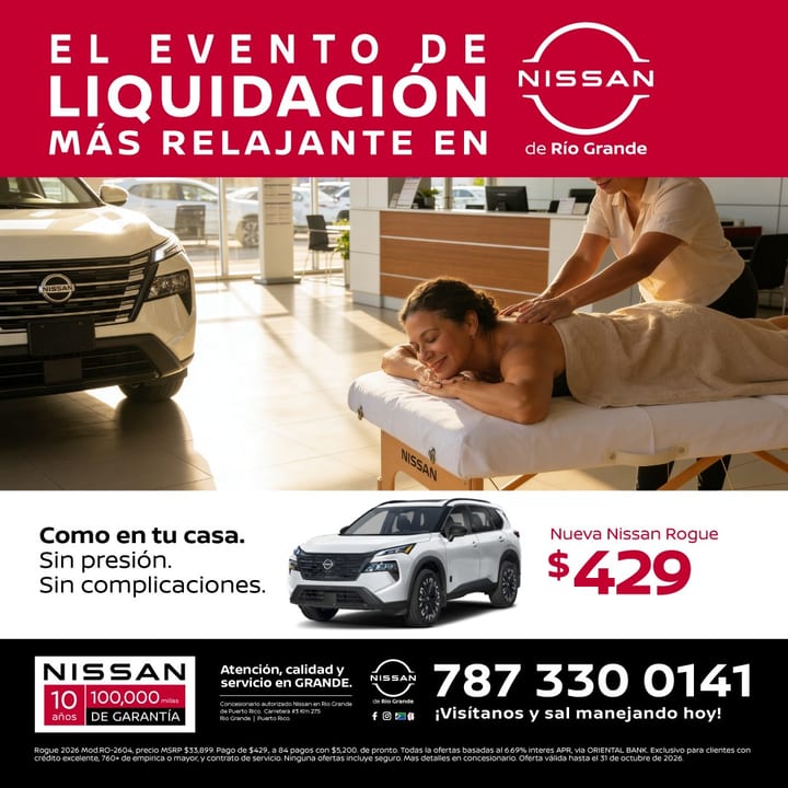 El evento de liquidación más relajante en Nissan de Río Grande. Nueva Nissan Rogue, $429. Una mujer recibe un masaje en una camilla en la sala de exhibición, junto a una Rogue blanca; abajo, una Rogue blanca con barras negras en el techo.